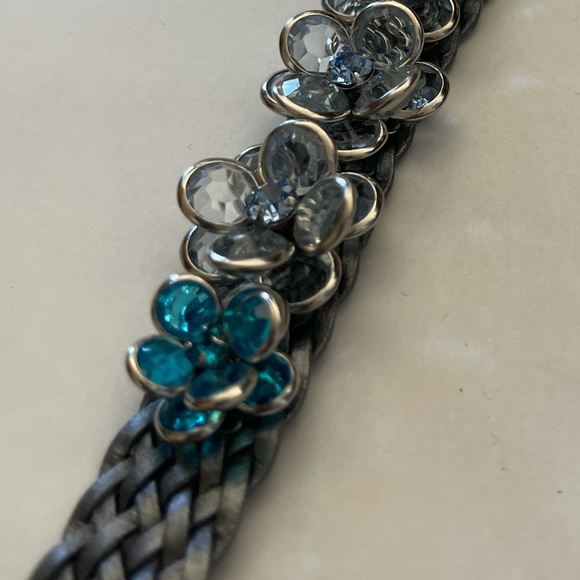 SILVER & BLUE SWAROVSKI CHOKER NECKLACE - Picture 3 of 8